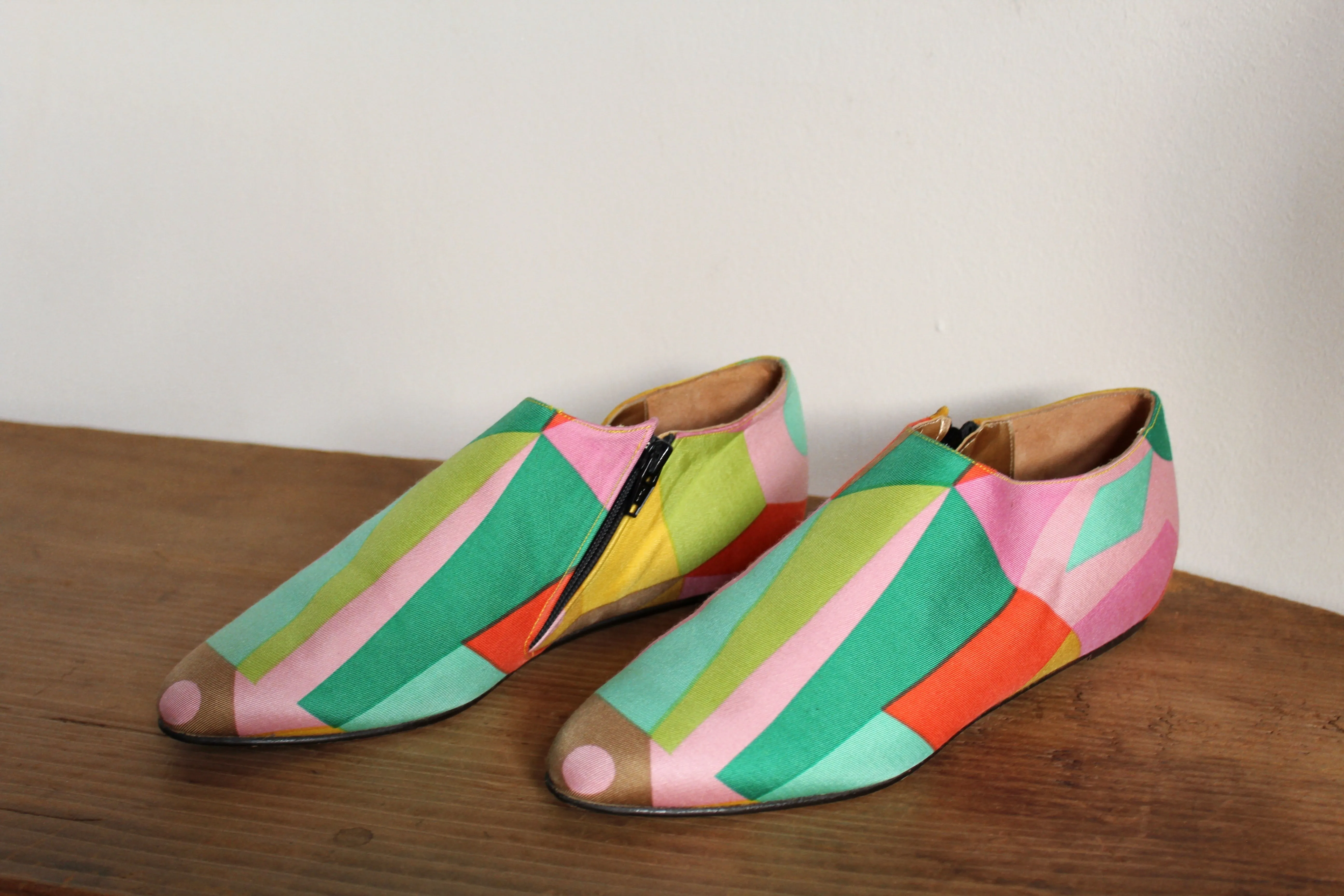 1980s Kenneth Cole New York Art to Wear Colorful Slip On Leather & Canvas Loafers - Size 8.5B