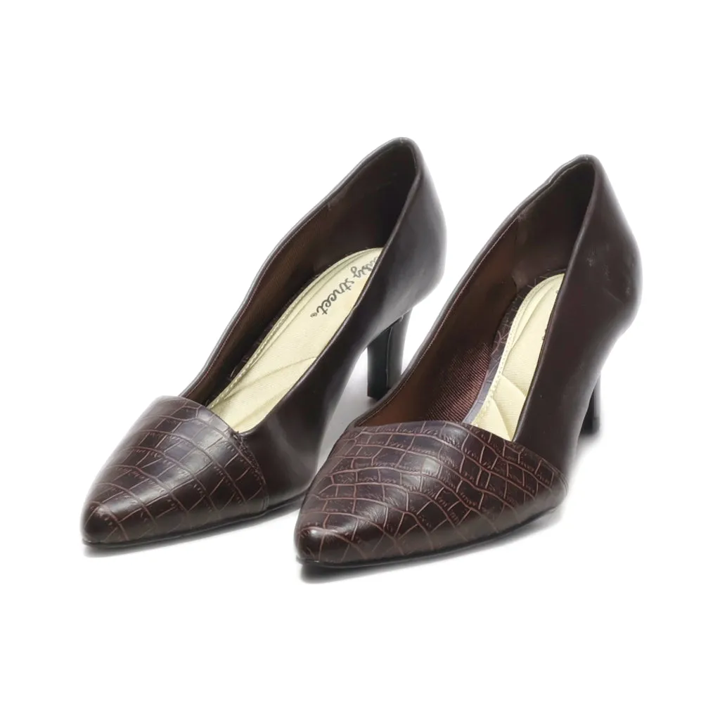 Easy Street Mid-Heel Shoes Leather Brown Colour For Women
