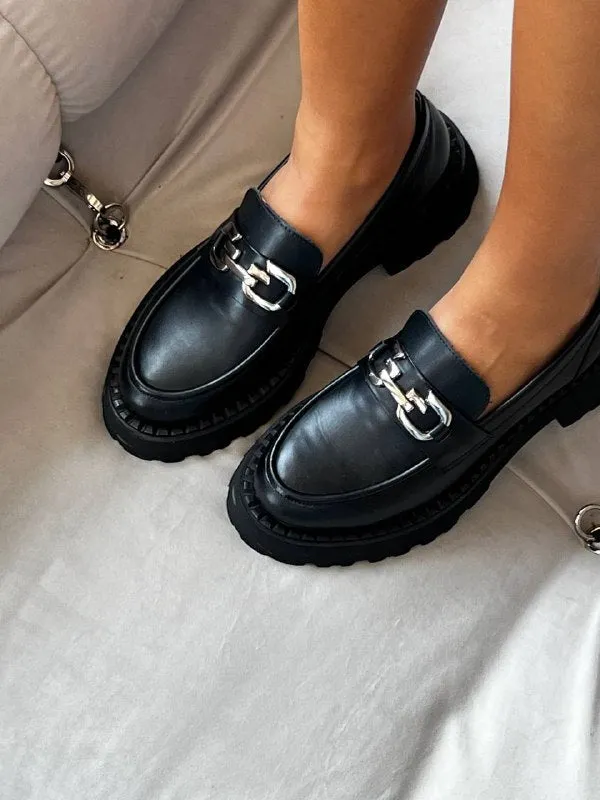 Flat shoes