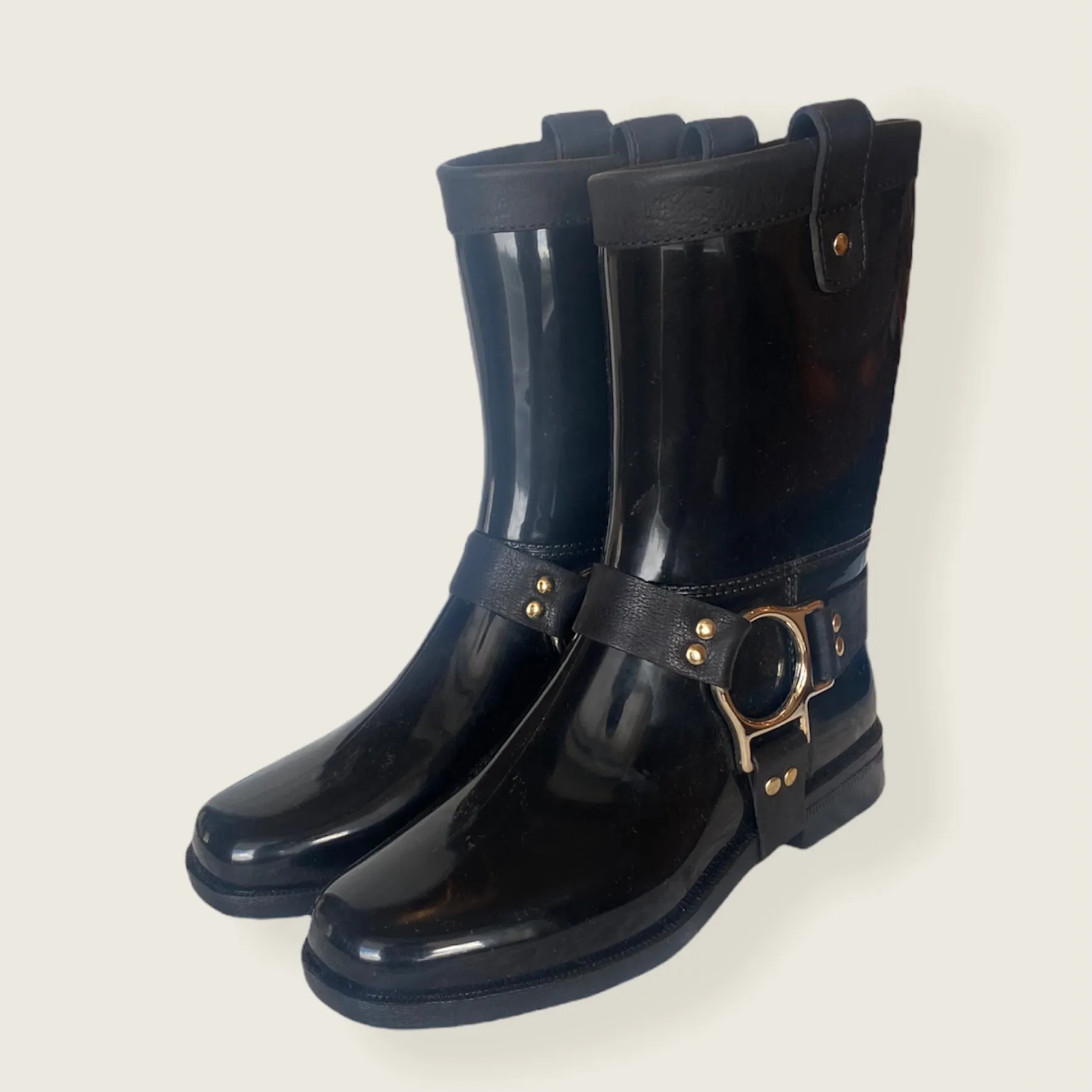 Short Rain Boots with Stirrup Details