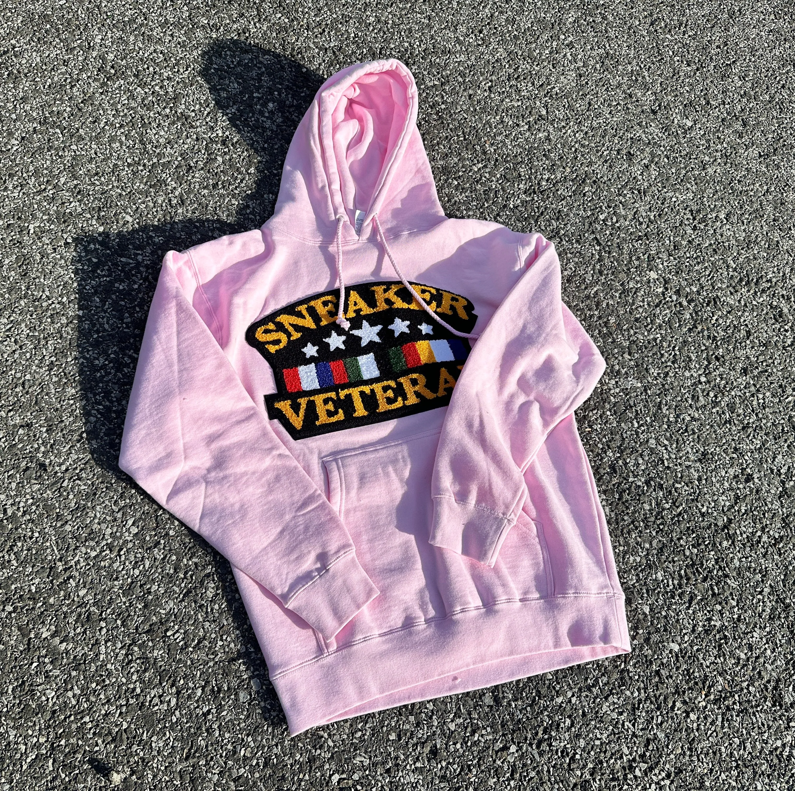 Sneaker Veteran Chenille Patch Pink Hoodie
