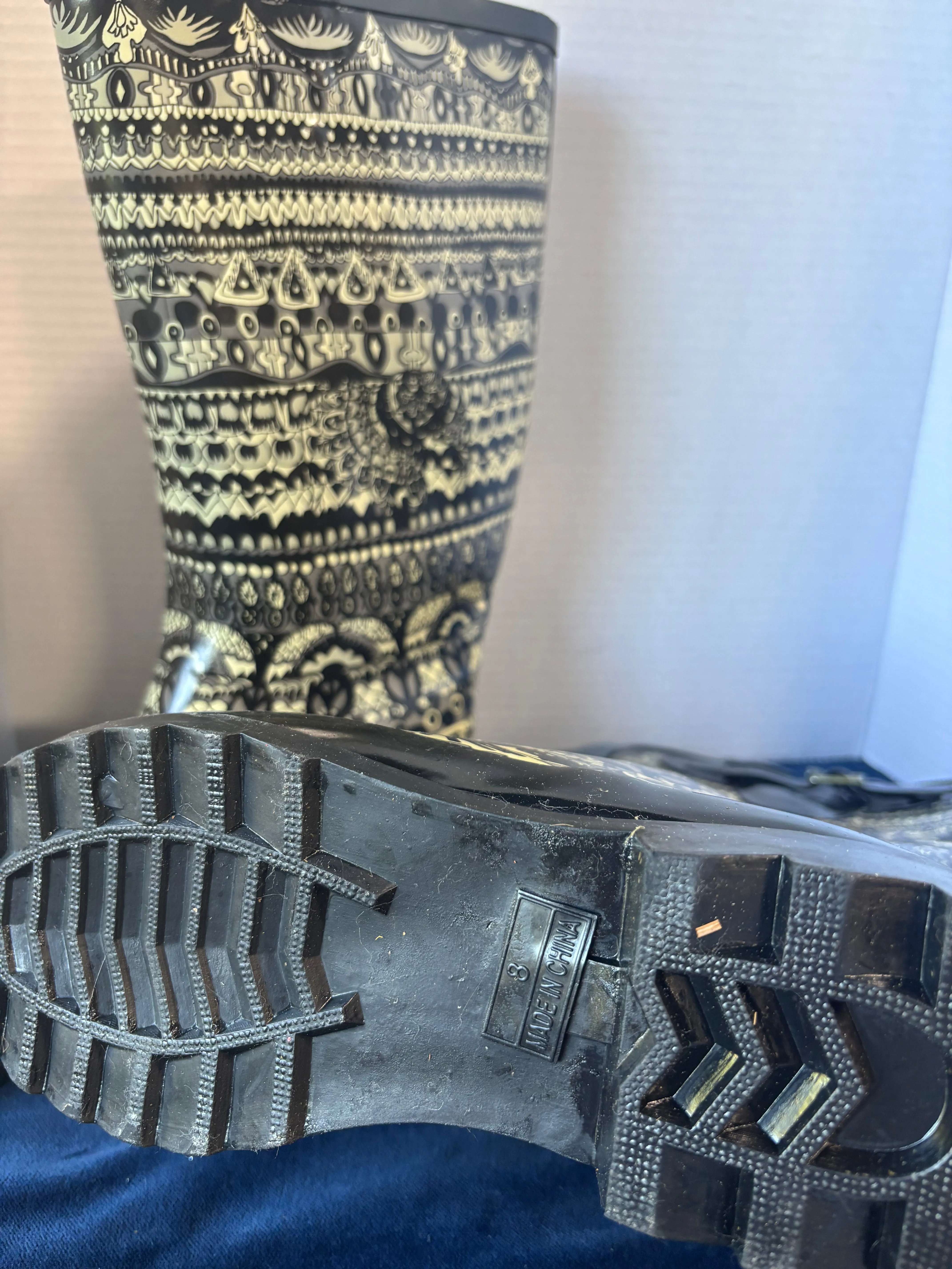 Women’s Size 8 Rain Boots